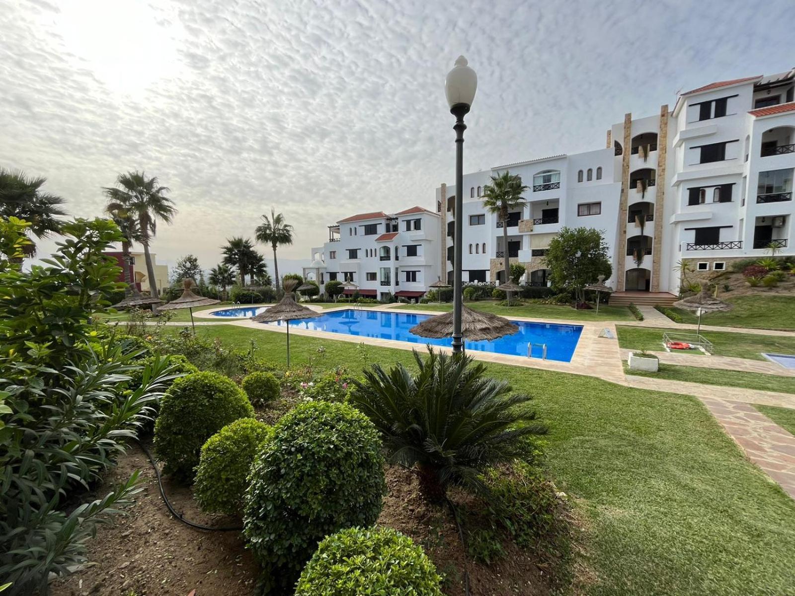 Lilac'S Garden Vue Piscine M'dik Luaran gambar