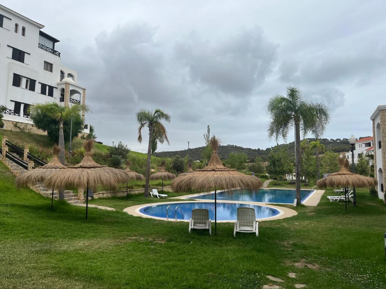 Lilac'S Garden Vue Piscine M'dik Luaran gambar