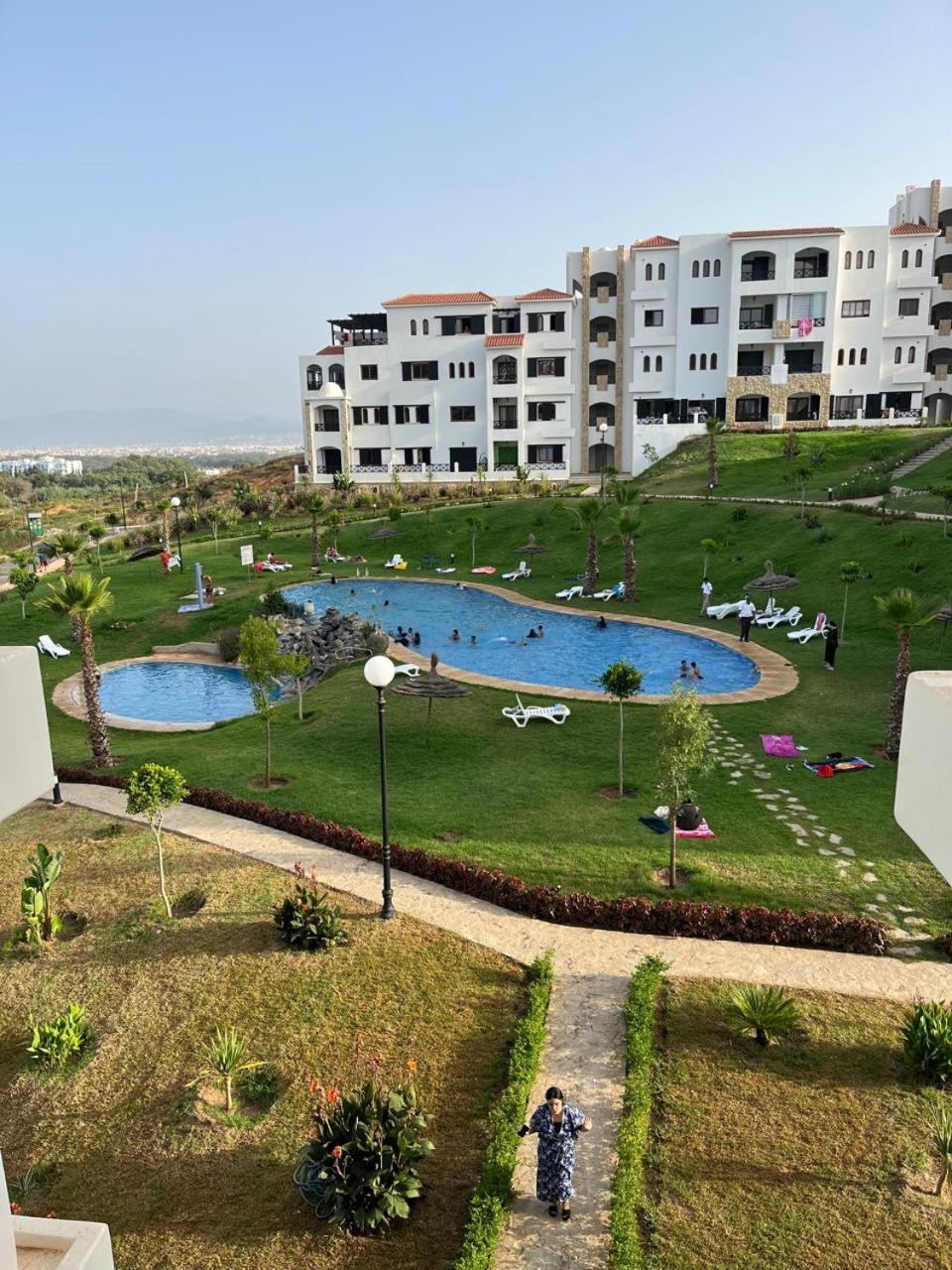 Lilac'S Garden Vue Piscine M'dik Luaran gambar