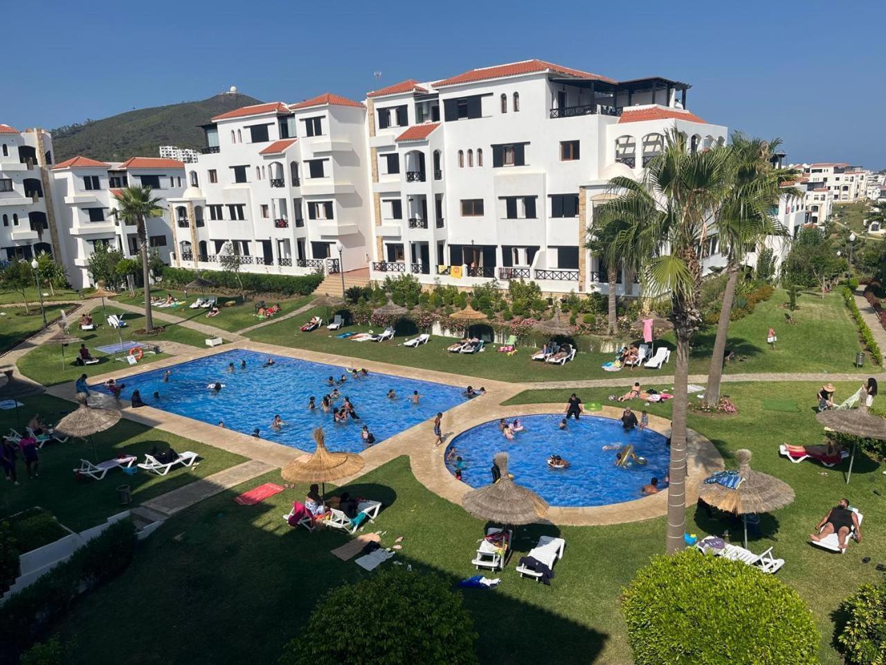 Lilac'S Garden Vue Piscine M'dik Bilik gambar