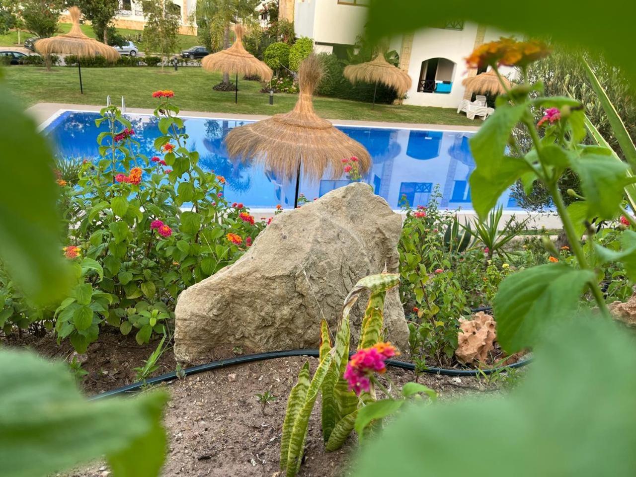 Lilac'S Garden Vue Piscine M'dik Luaran gambar
