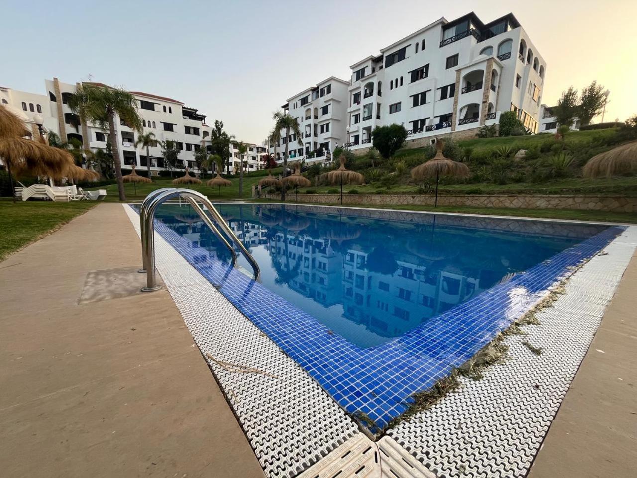 Lilac'S Garden Vue Piscine M'dik Luaran gambar